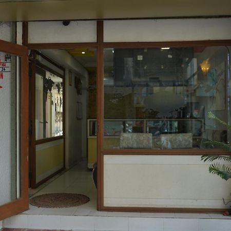 Hotel Krishna 阿穆达巴 外观 照片