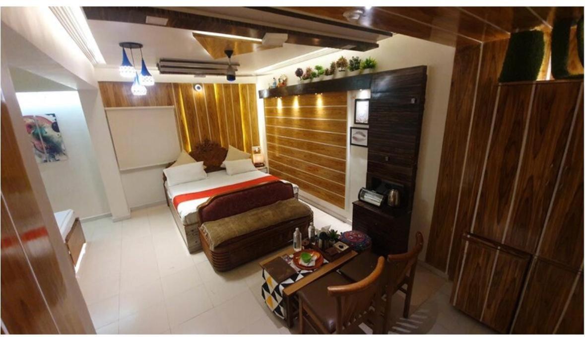Hotel Krishna 阿穆达巴 外观 照片