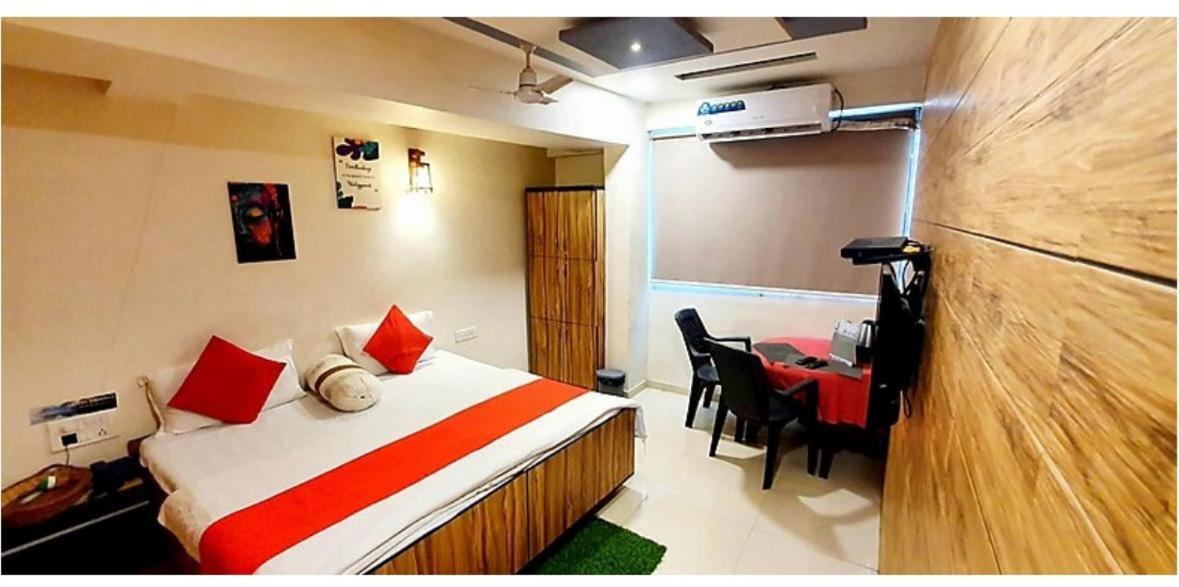 Hotel Krishna 阿穆达巴 外观 照片