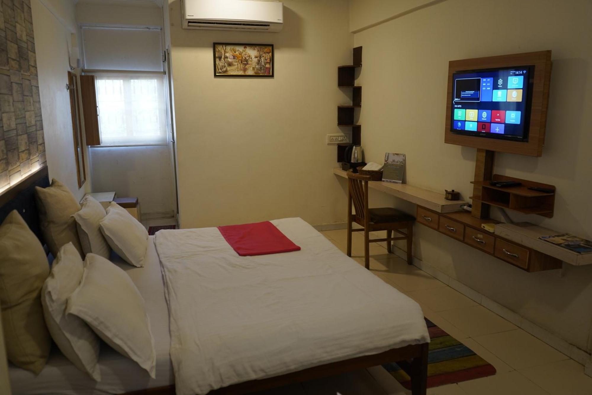 Hotel Krishna 阿穆达巴 外观 照片