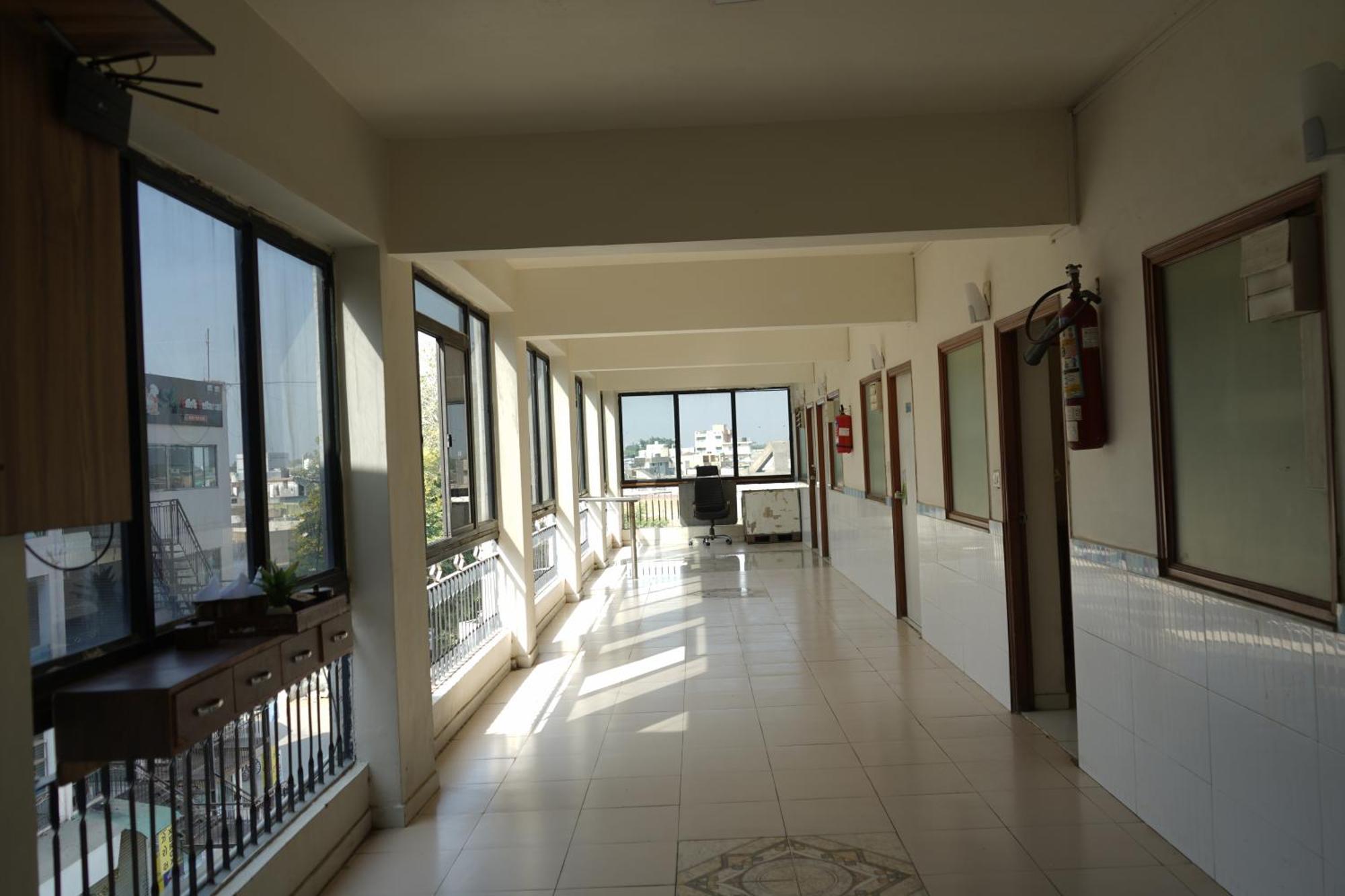 Hotel Krishna 阿穆达巴 外观 照片