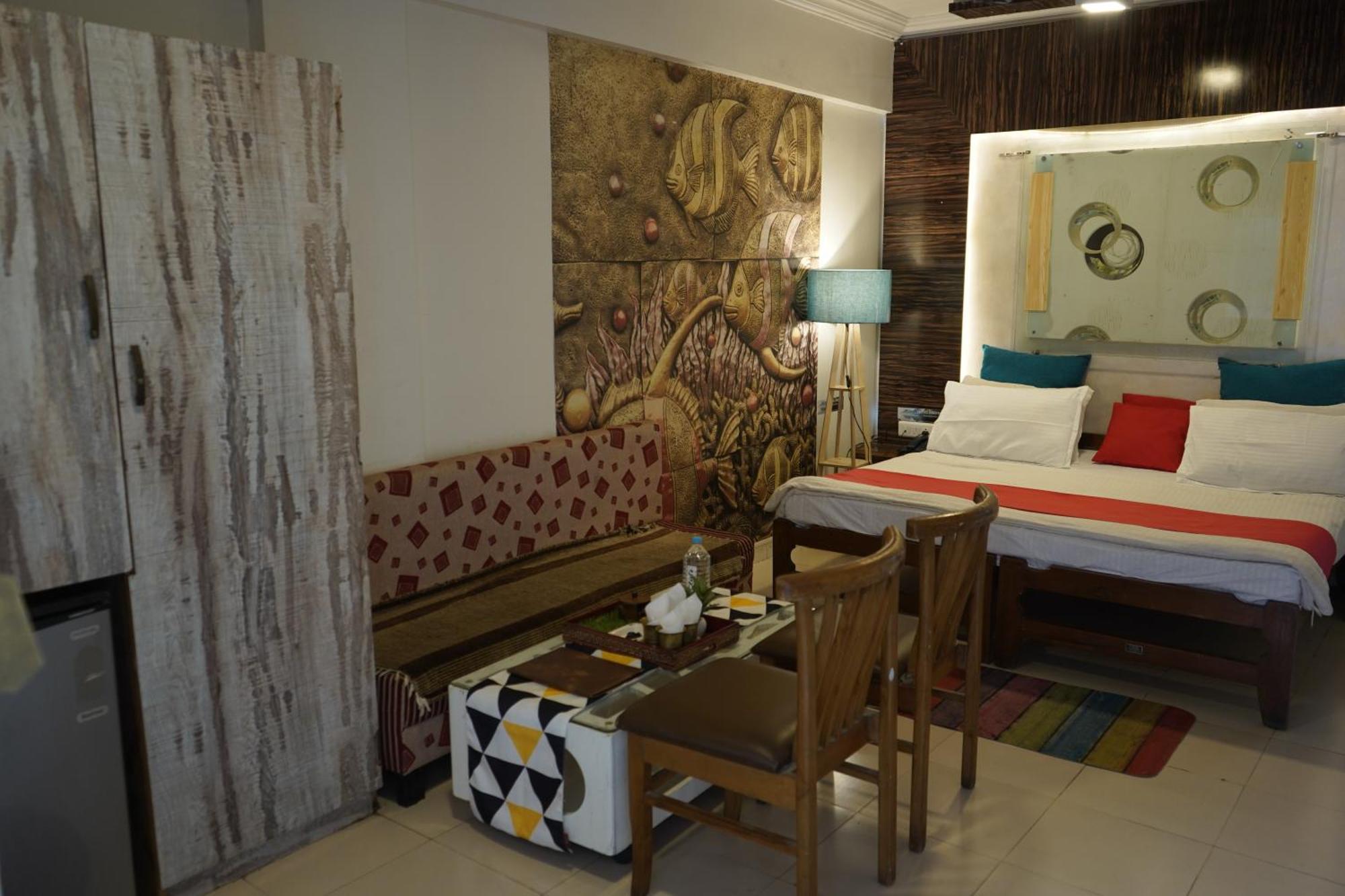 Hotel Krishna 阿穆达巴 外观 照片