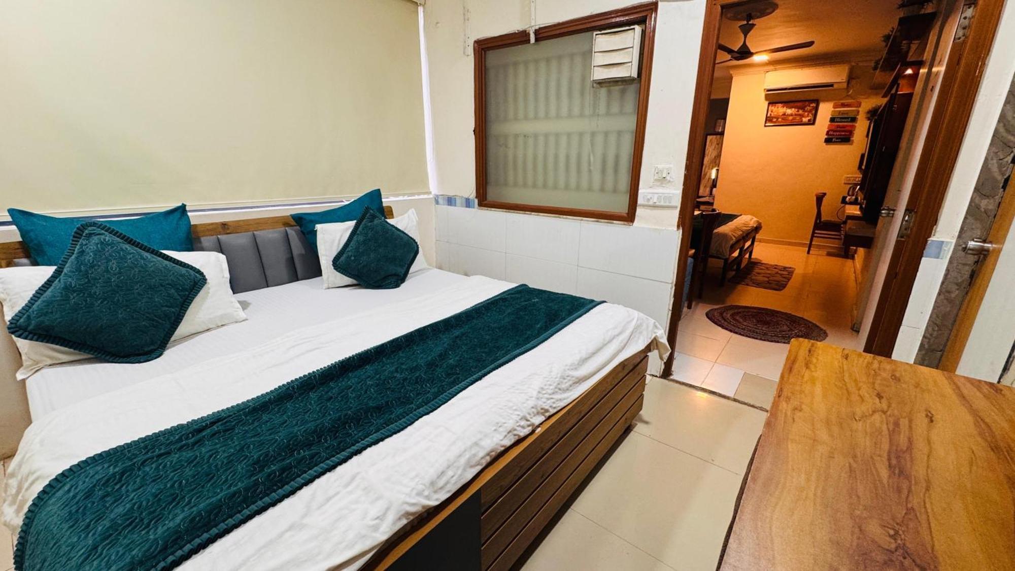 Hotel Krishna 阿穆达巴 外观 照片