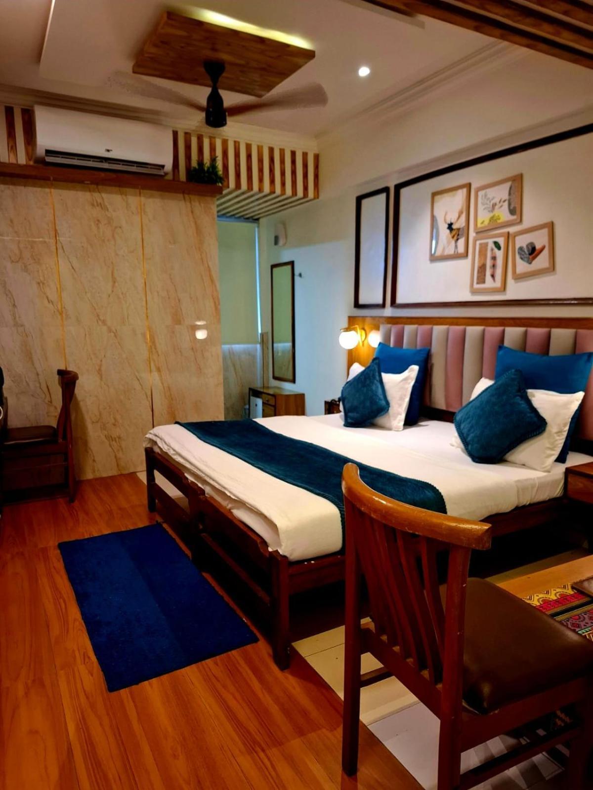 Hotel Krishna 阿穆达巴 外观 照片